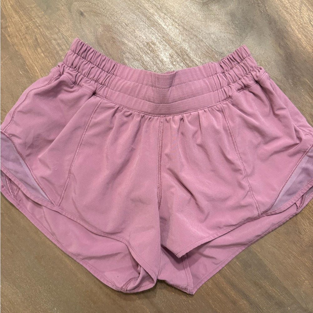 Lululemon hotty hot 2.5” shorts like new sz 2